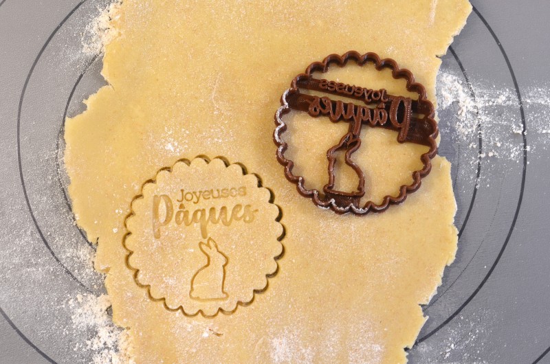 Emporte-pièce Joyeuses Pâques Festonné