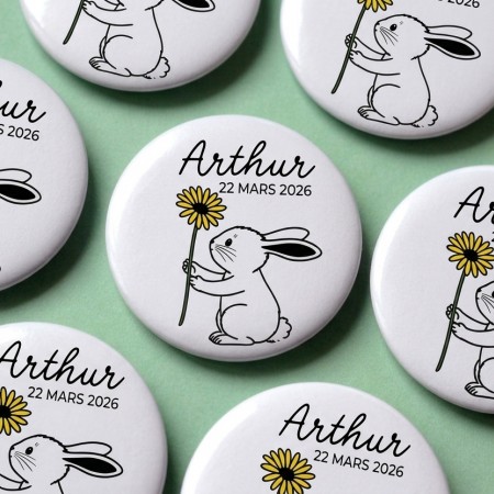 Badge Lapin et fleur personnalisé