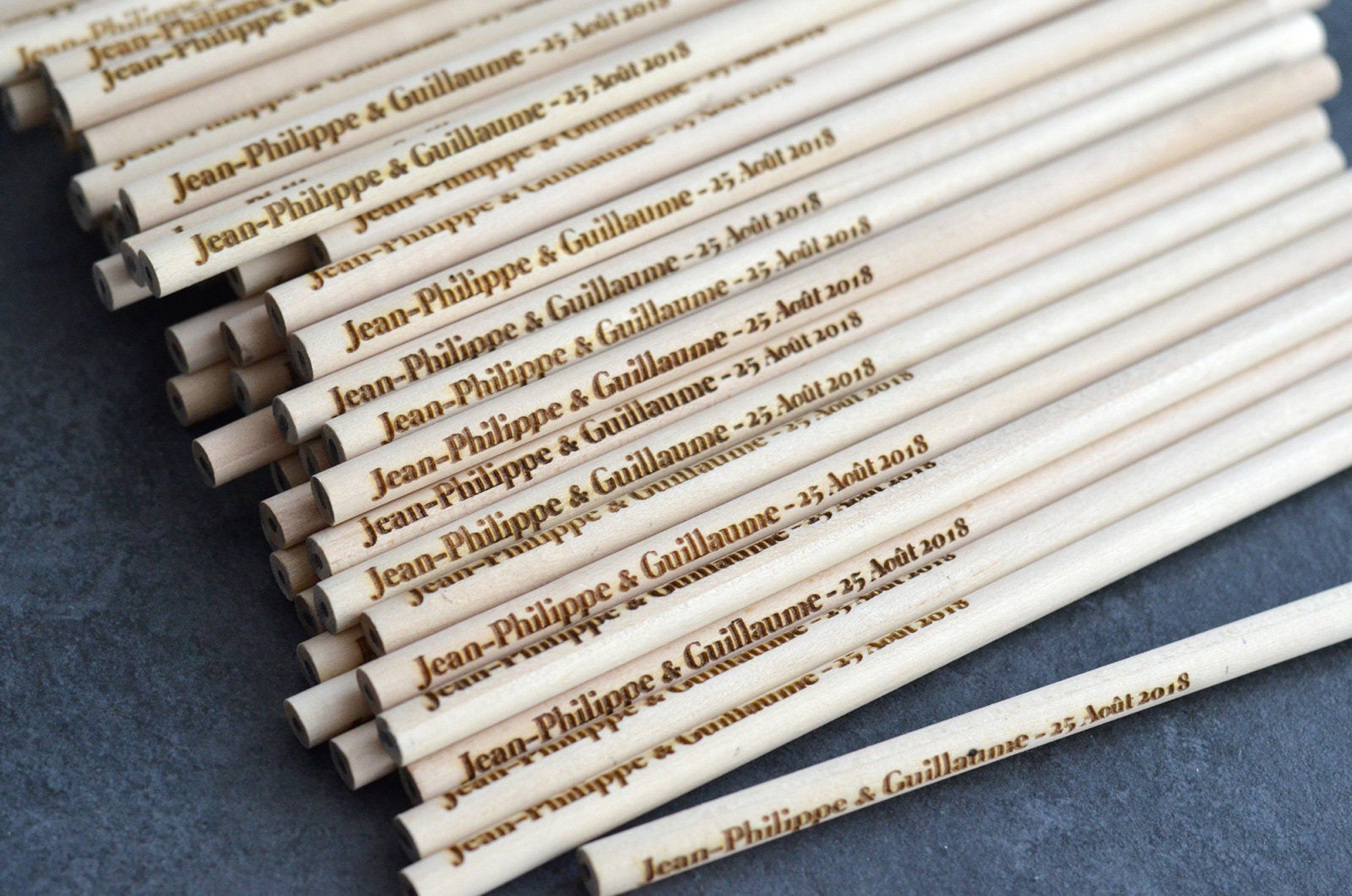 Crayon en forme de trèfle personnalisé en bois de cèdre certifié