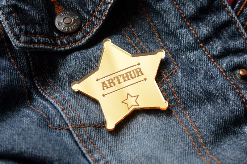 Badge Étoile de shérif avec prénom - Acrylique Miroir Or