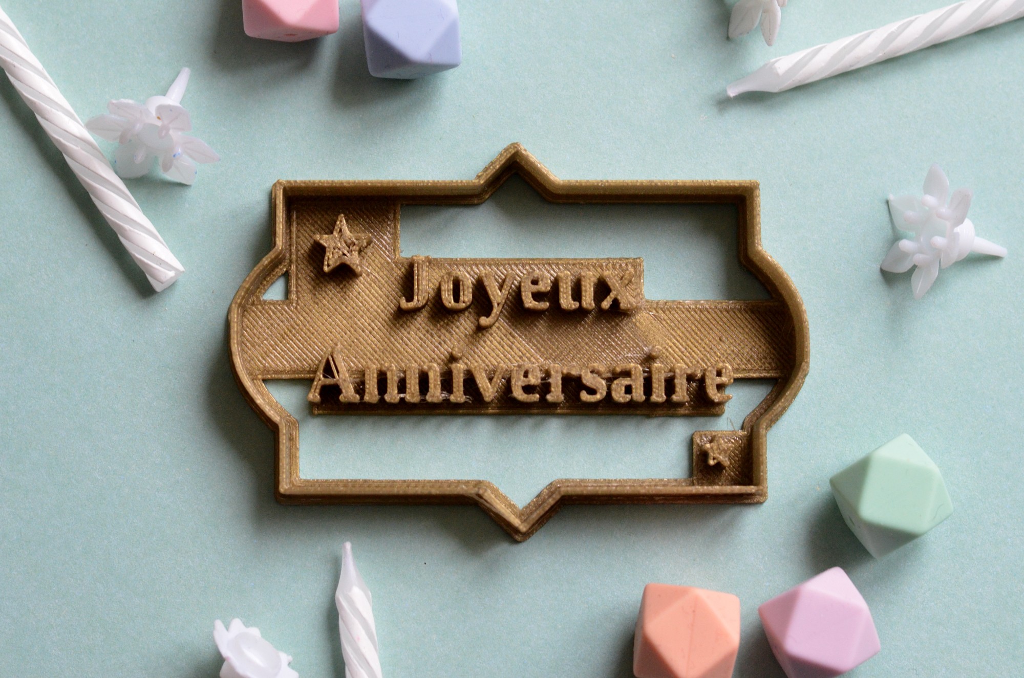 Emporte Piece Joyeux Anniversaire Plaque Une Jolie Fete