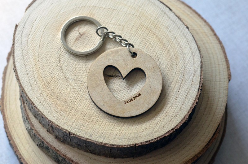 Porte en bois personnalisé Coeur et Date