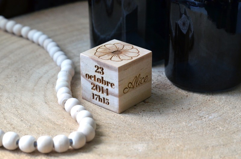 Cube en bois Personnalisé Lettre Fleurie