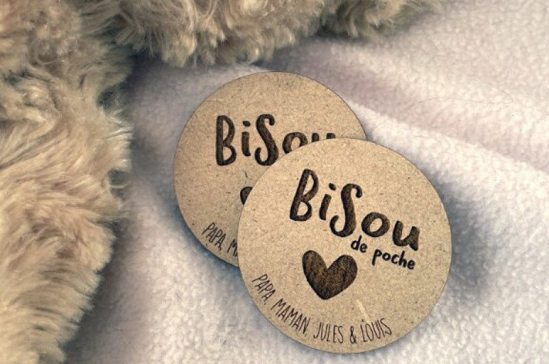 Bisou de poche personnalisé en bois