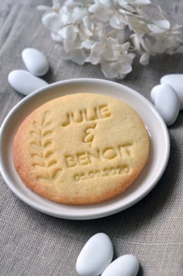 Biscuit r&eacute;alis&eacute; avec un emporte-pi&egrave;ce Mariage UneJolieFete.com